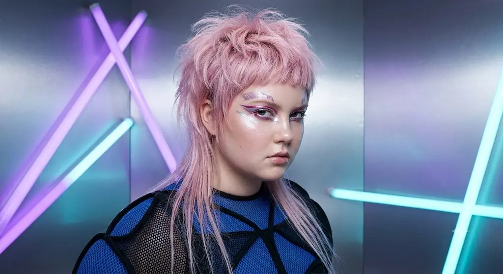Disconnected Wolf Cut with Bold Short Layers for Fine Hair Round Face